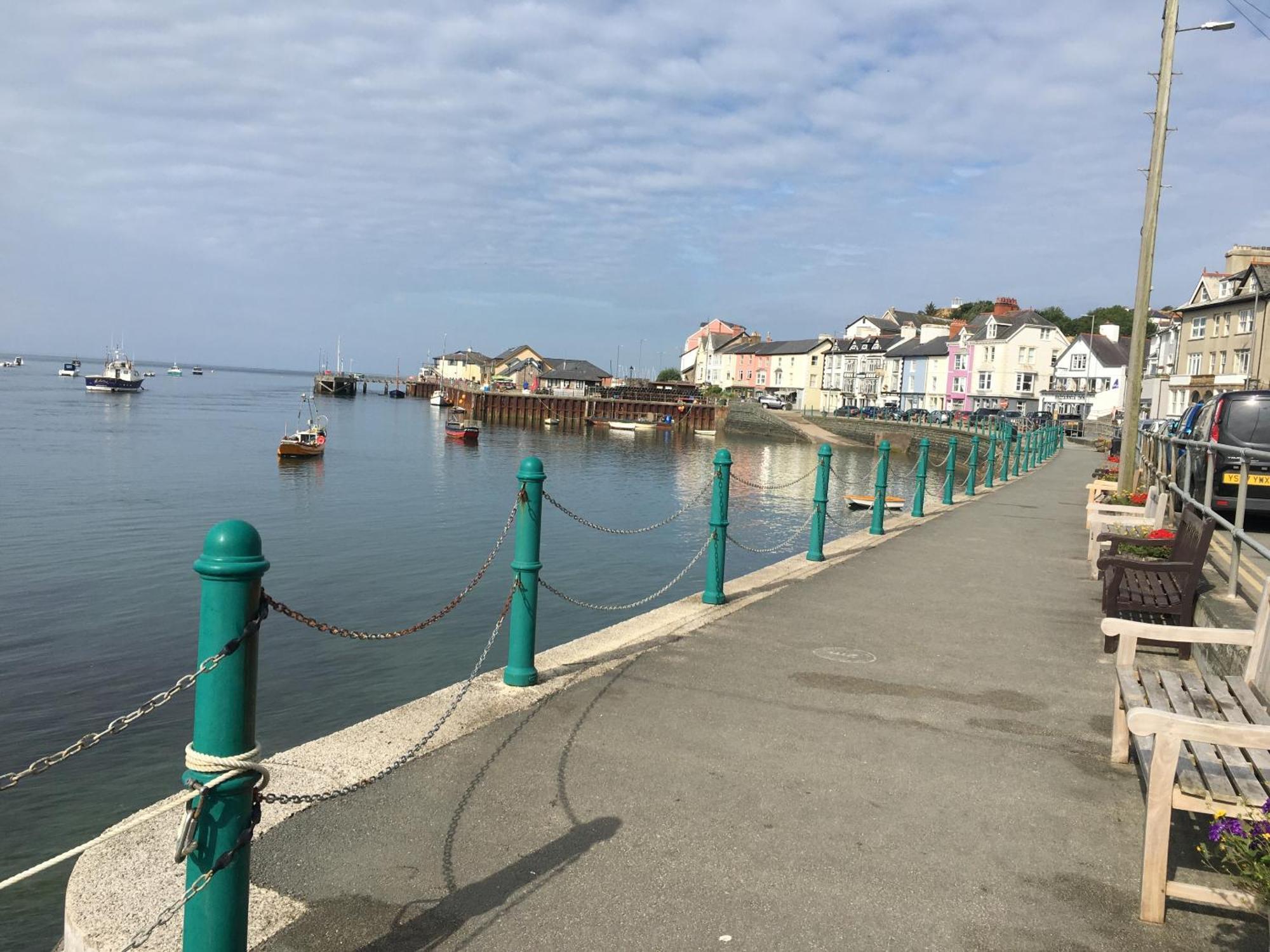 Lovely Seafront 2 Bedroom Apartment 4 Aberdyfi Buitenkant foto